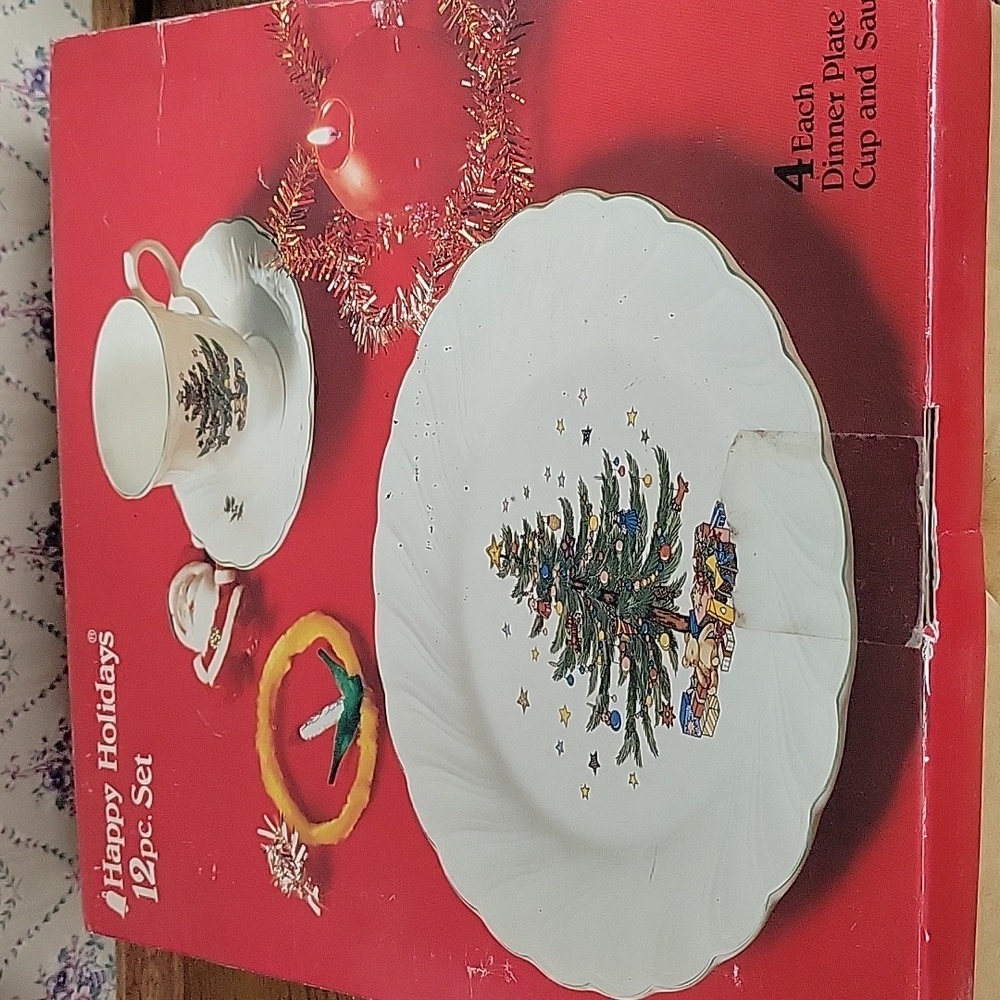 Nikko Happy holidays 12(8)pc set-No dinner plates